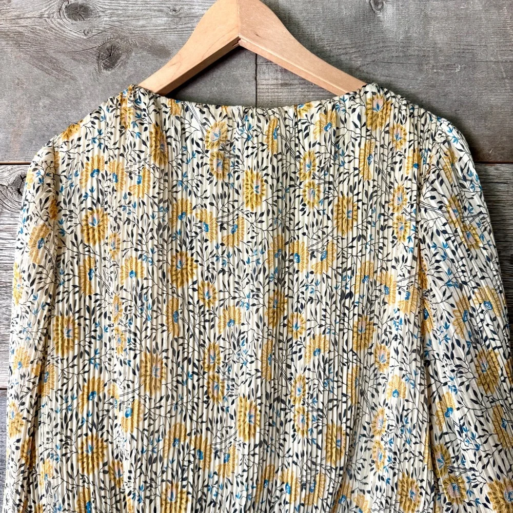 ASTR the Label V-Neck Pleated Long Sleeve Top‎ Floral Yellow Cottage Country S